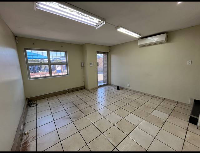 625M² WAREHOUSE TO LET IN SEBENZA